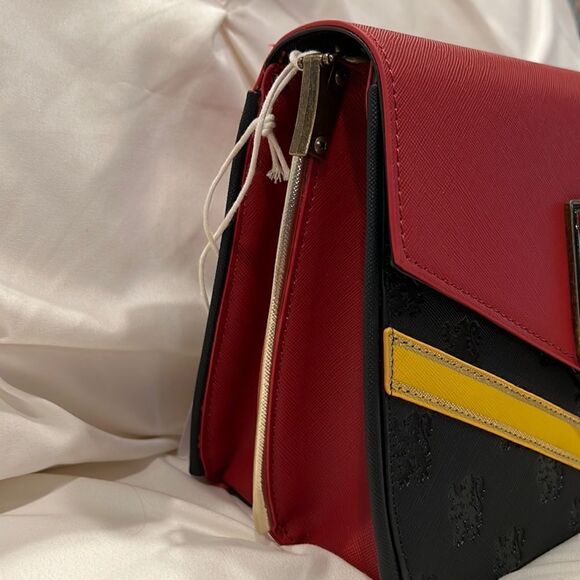 Loungefly Harry Potter Gryffindor House Crest Chain Crossbody Bag NWT 🦁 - Picture 3 of 10